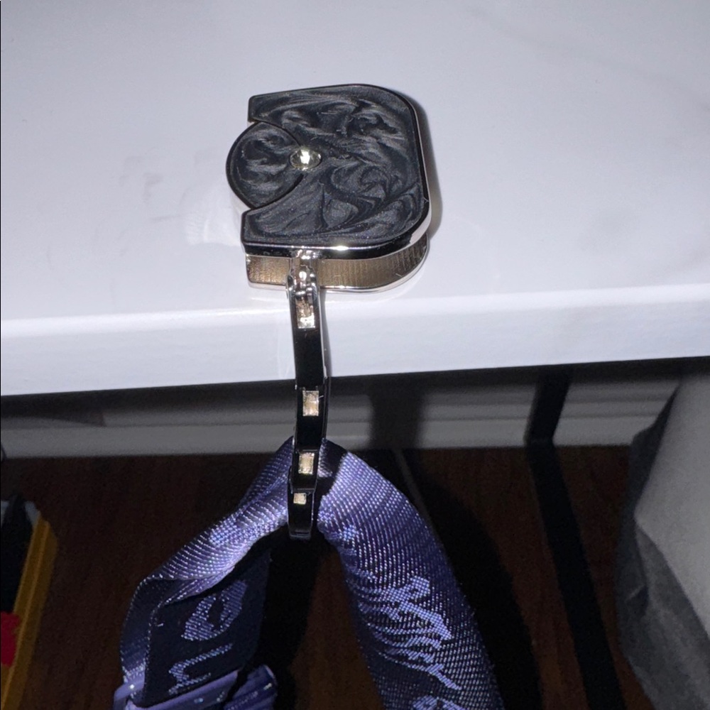 Purse Bag Hook or Bag Charm with Dust Bag Women Qty1 NWOT - Picture 4 of 5
